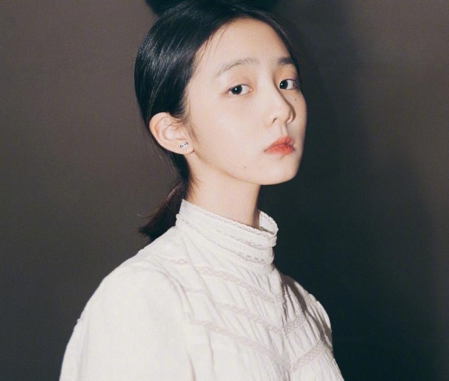 黄多多舞台剧照曝光:成熟女性魅力初现,从童星到舞台女王的蜕变 前段