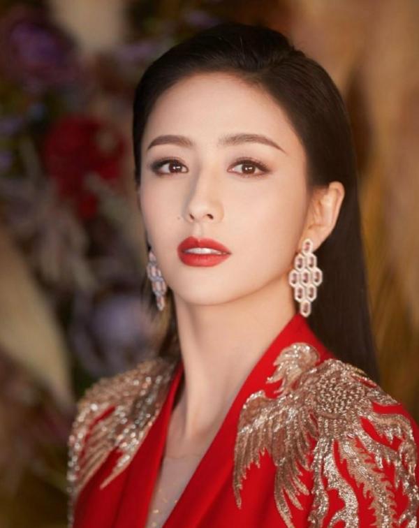 冷静观察者的深度剖析 佟丽娅与陈思诚的离婚事件在娱乐圈掀起了不小