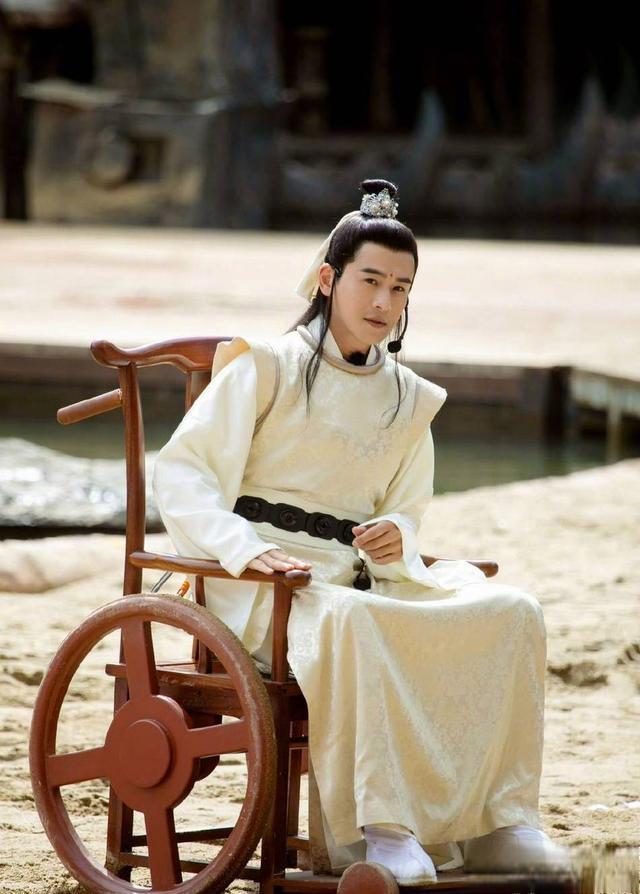 回顾乔振宇:演技出众的天涯四美 2003年播出的《雪花女神龙》虽然是