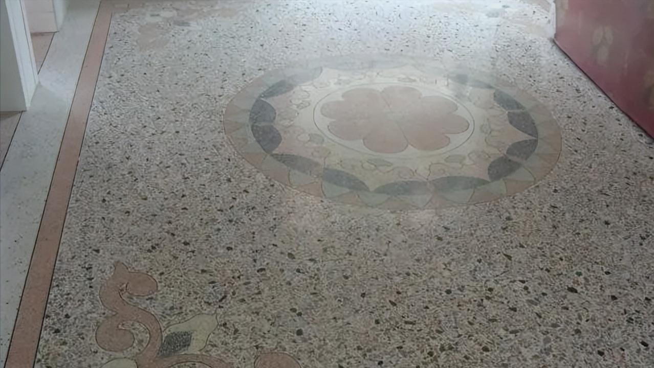 水磨石:一种充满复古奢华感的地面装饰材料 你是否厌倦了家中单调的