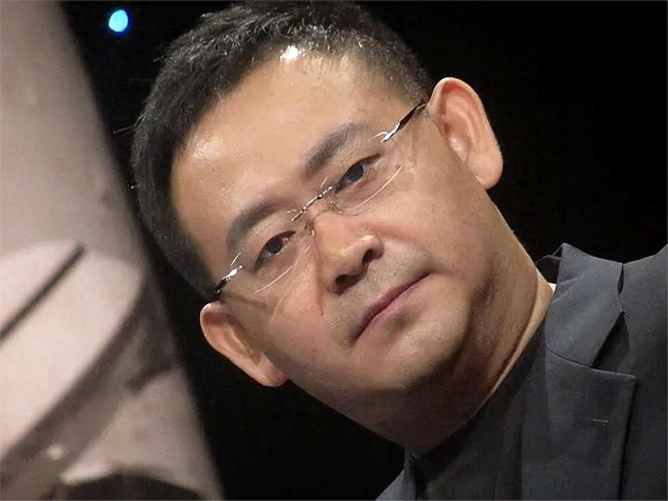 姜武:不怕吃苦的演员 姜武是一位不怕吃苦的演员,他曾去精神病院体验