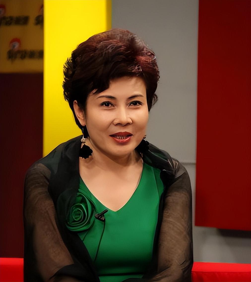 阚丽君:中国主持界的传奇,64岁未婚未育,却用才华与善良书写精彩人生