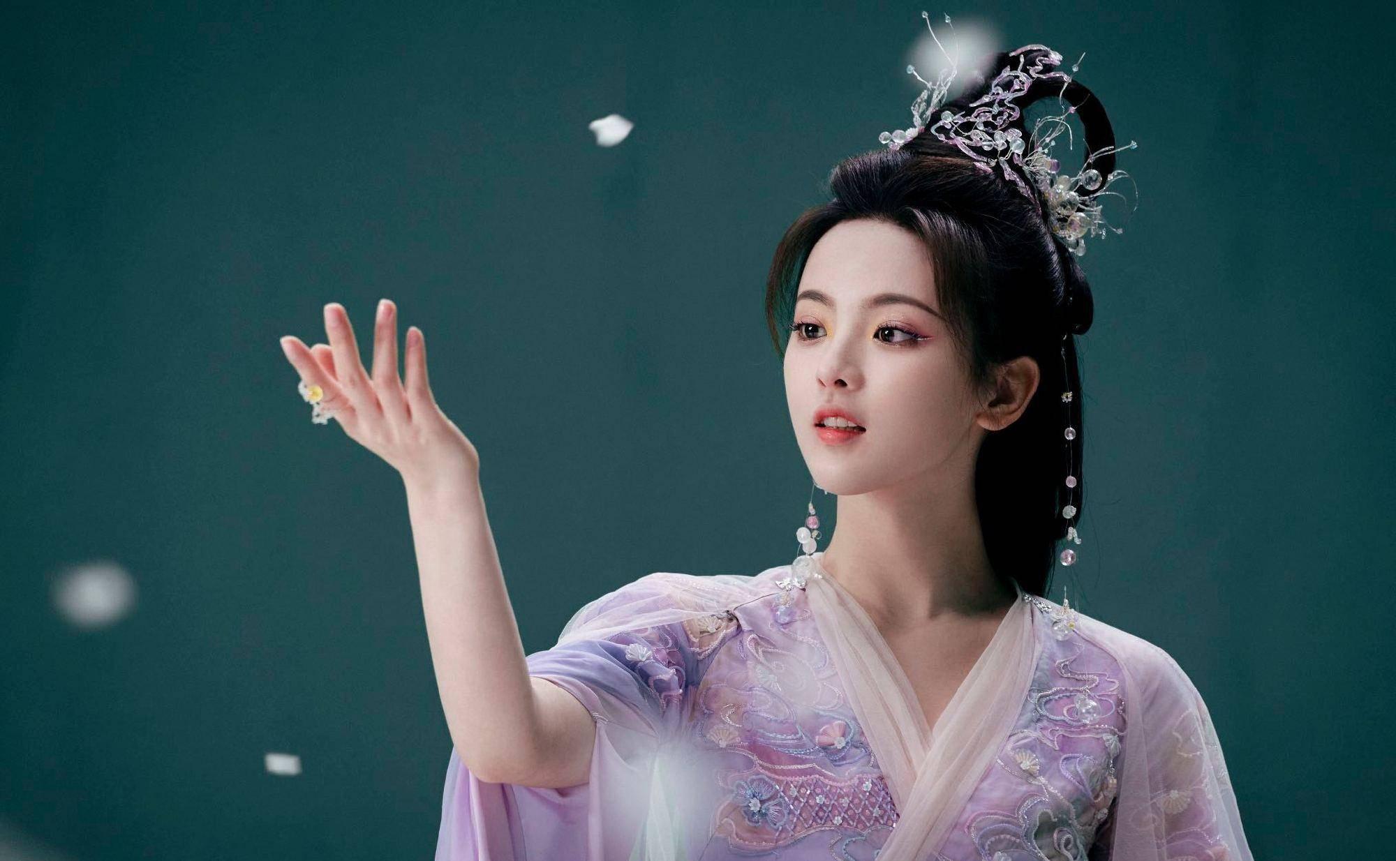 前些日子,杨超越的一组古风大片在网络上引起了热议.