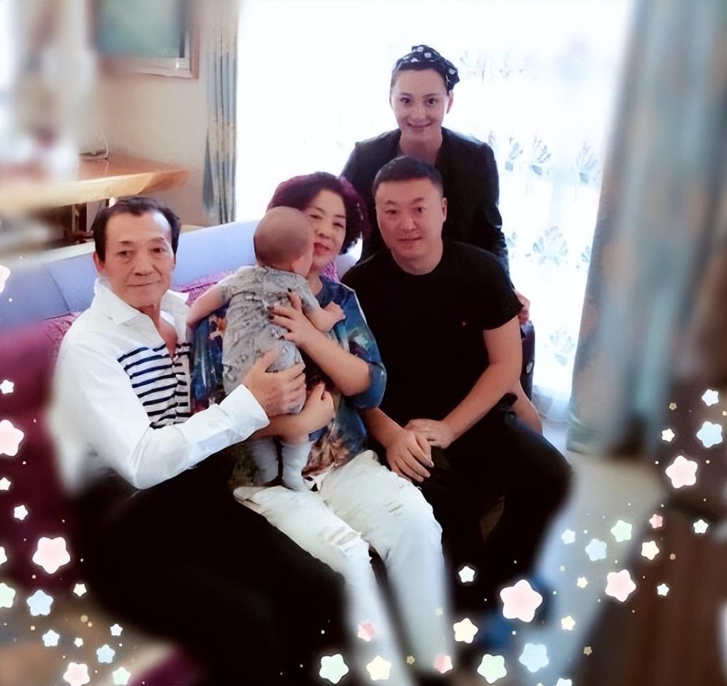 梁靖崑的妻子奚美丽漂亮,马龙的夏露小家碧玉,王皓的闫博雅出身正派