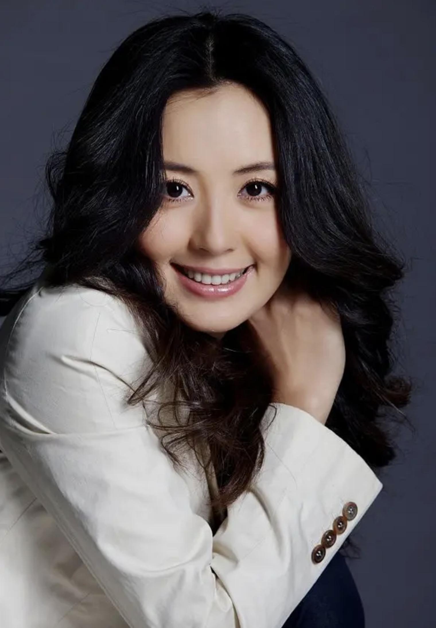 杨童舒:从演艺新星到公益楷模,她如何在低调中绽放?