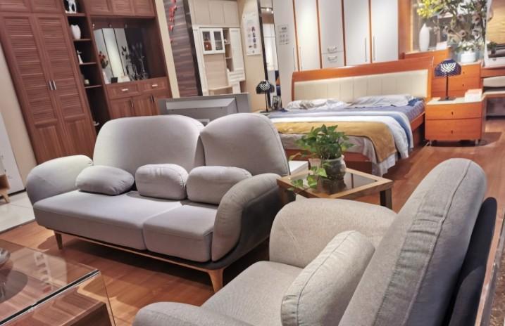 软垫家具:家居舞台上的璀璨明珠 在五彩斑斓的家居生活中,家具不仅是