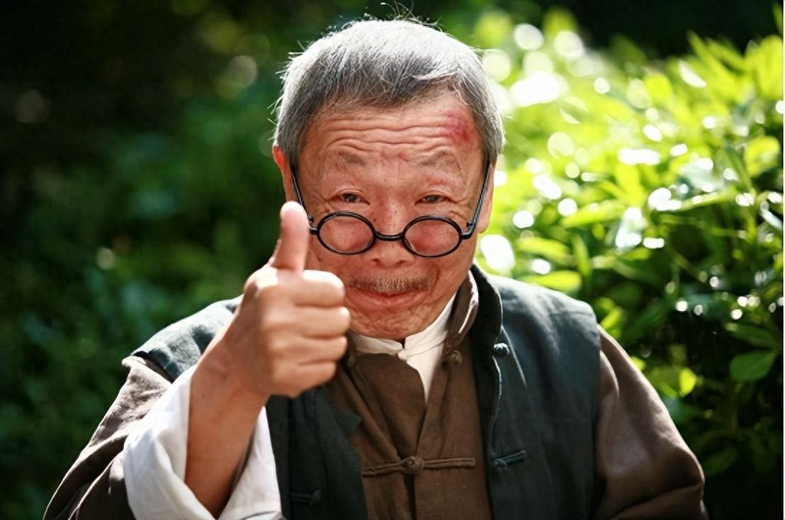 午马:一代电影演艺大师 午马是一位杰出的演员,同时也是一位在演,导