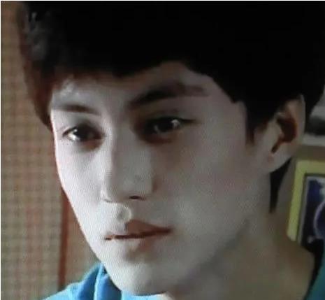 靳东:从童年离异到影视巅峰,爱情事业双丰收的背后故事 靳东,一个名字