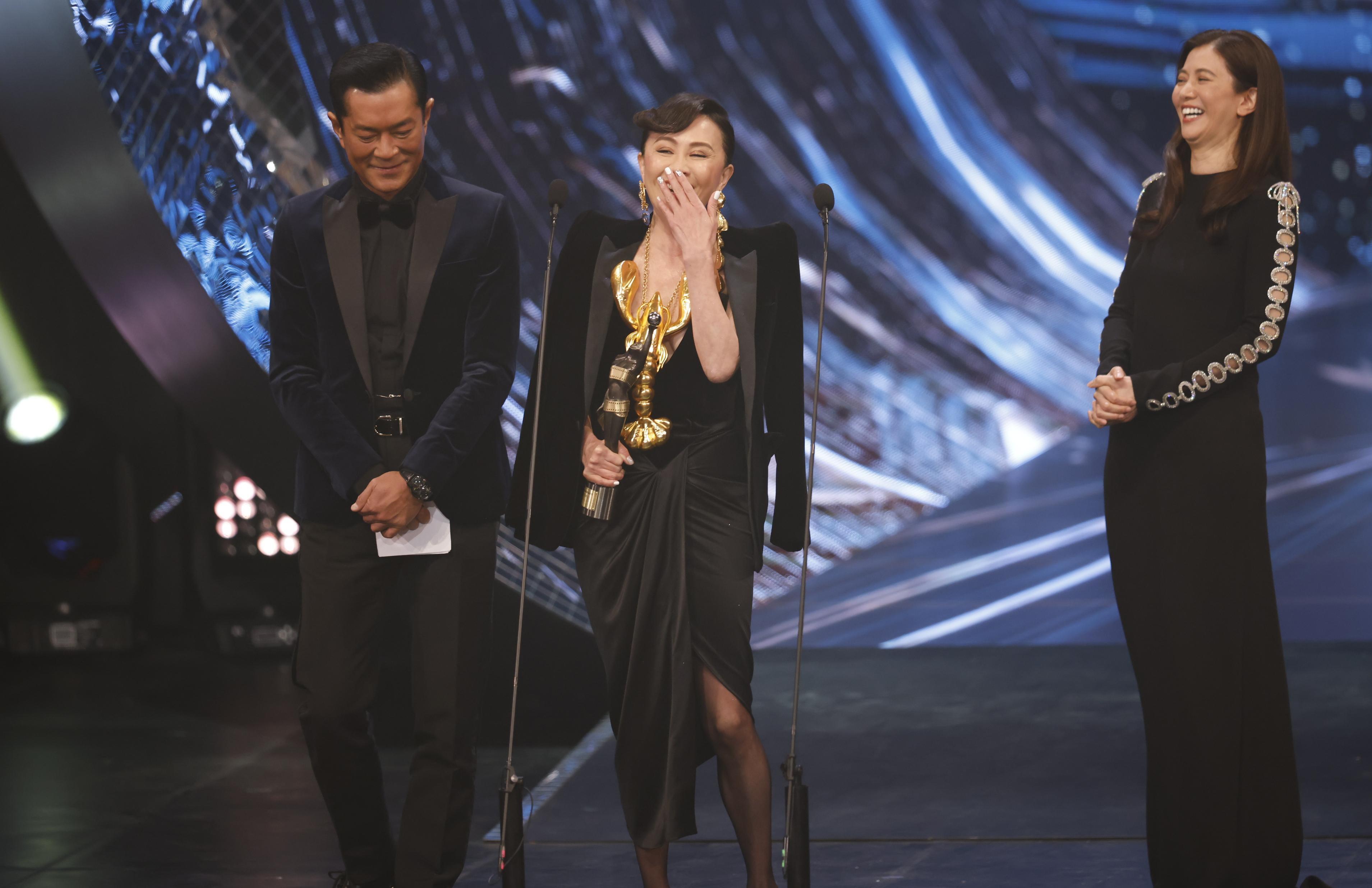 梁朝伟再夺金像奖影帝 第43届香港电影金像奖颁奖典礼在璀璨的星光中