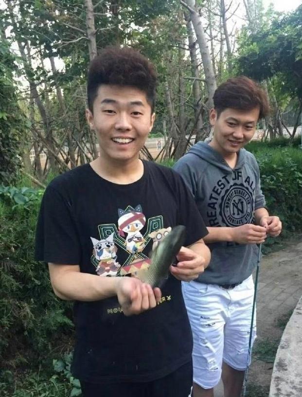 孟鹤堂调侃周九良光头,引发争议 德云社孟鹤堂在社交媒体上晒出了西安