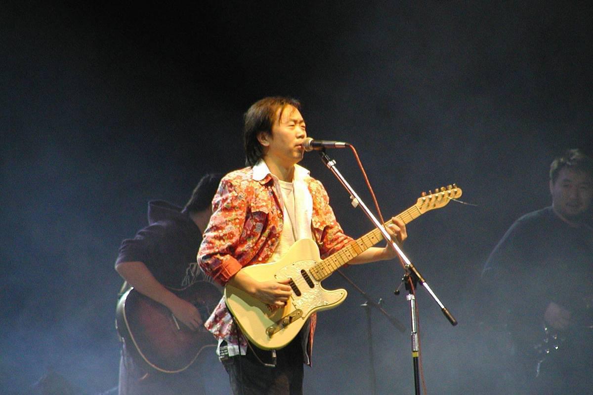 崔健罕见现身聚餐,与妻子好友畅聊,感情深厚引瞩目 崔健近年来鲜少在