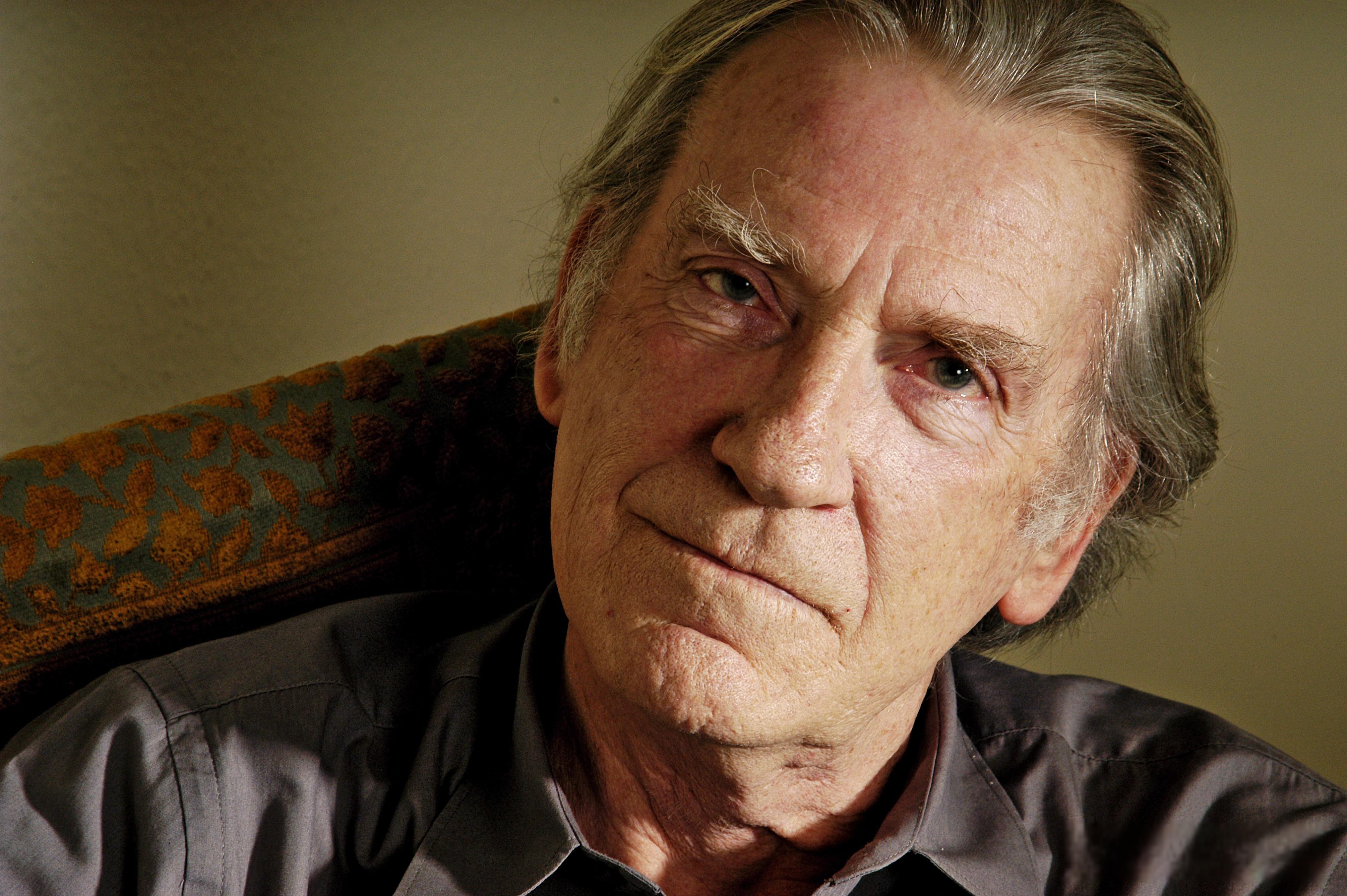 露丝·德韦特·布卡特的扮演