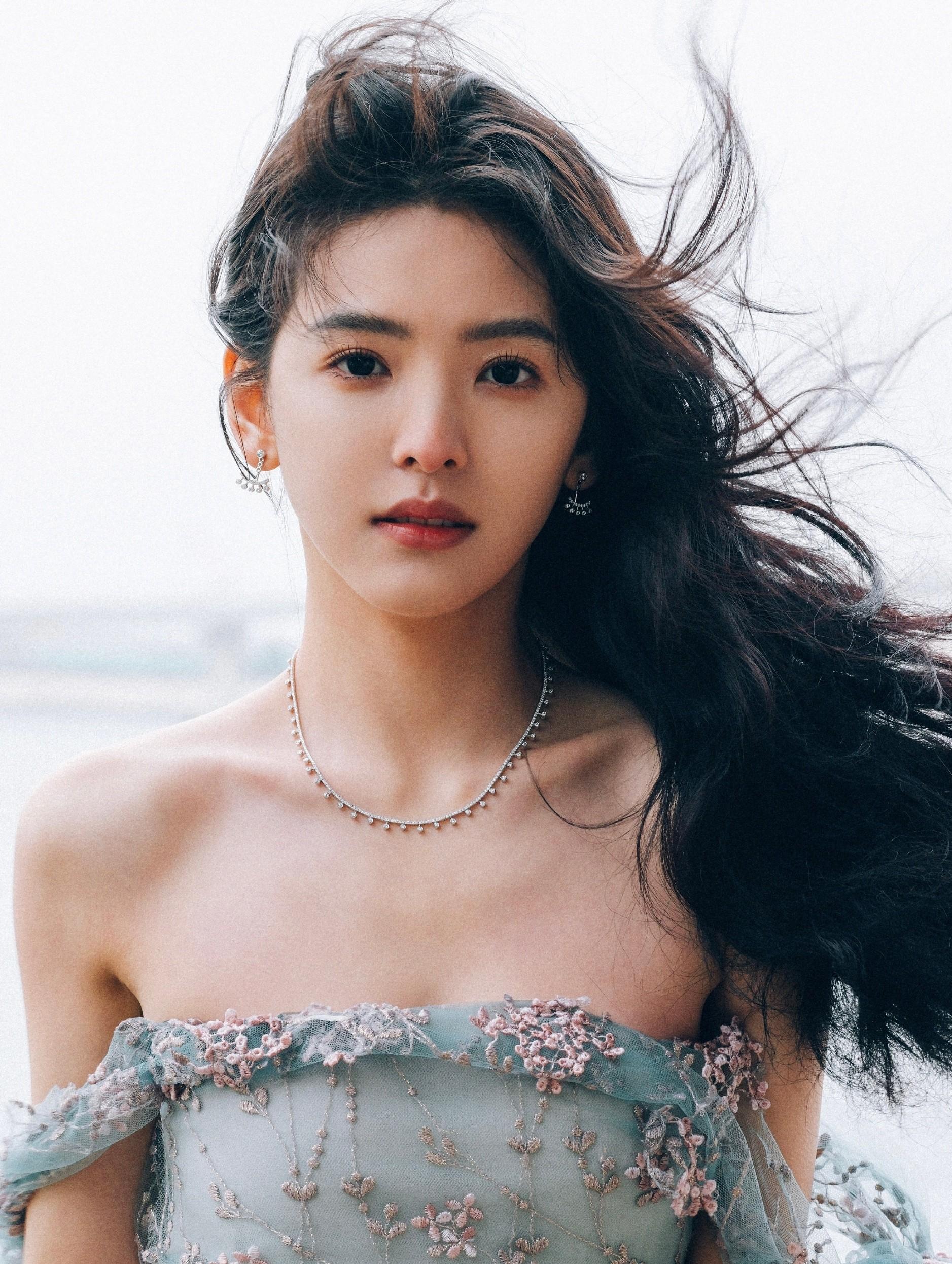 章若楠现象:清纯女神背后的市场逻辑与未来发展 章若楠,一个以清纯