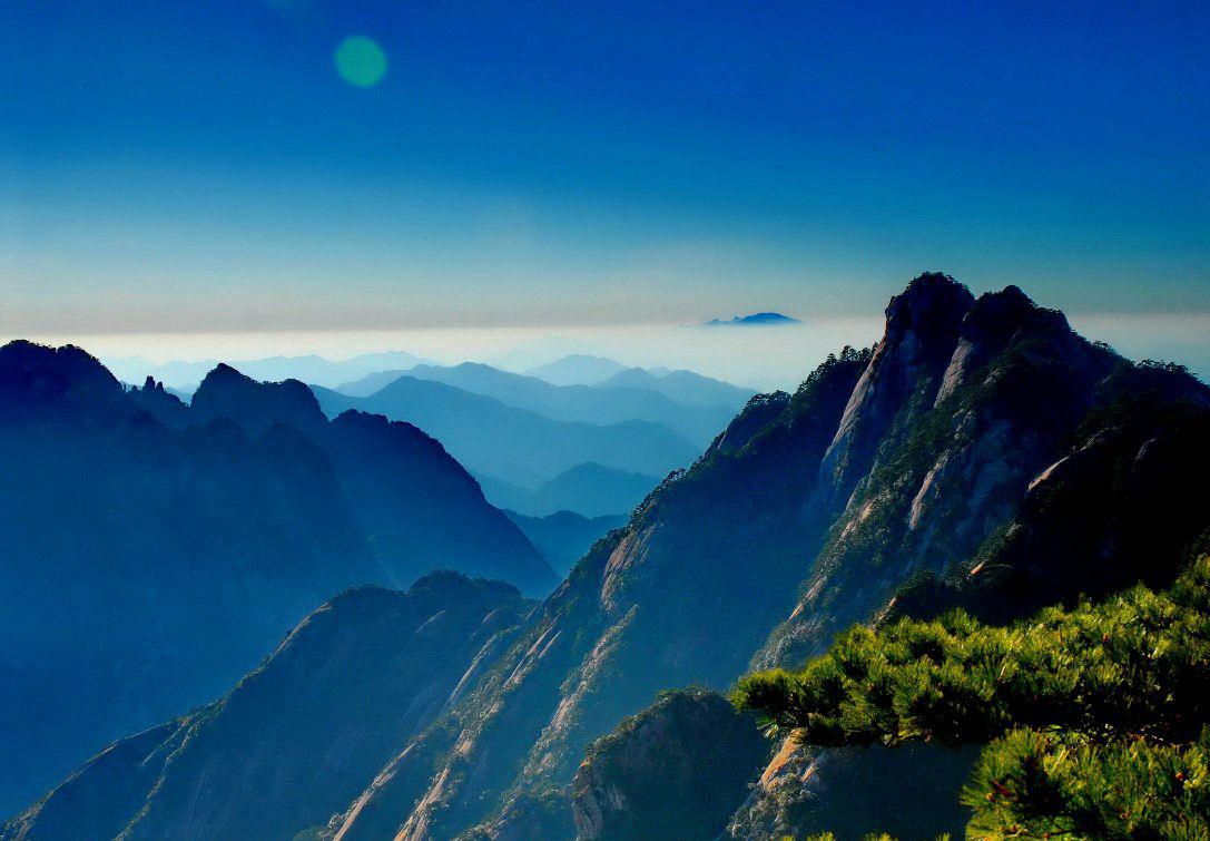 中国的风景如诗如画,山川湖泊,草原美景,每一处都让人流连忘返.