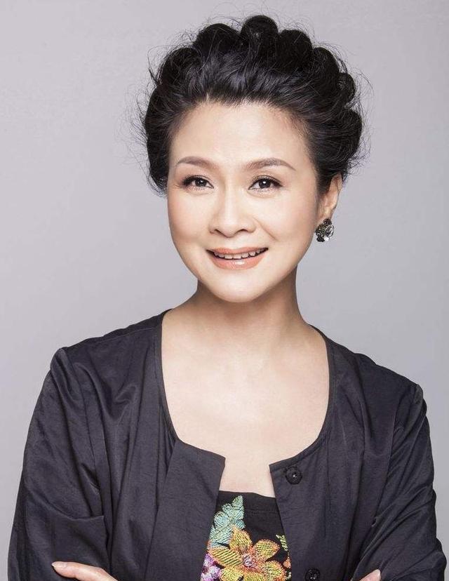 康群智演绎的常嬷嬷:忠诚执着,岁月珍珠 康群智所饰演的常嬷嬷,她的