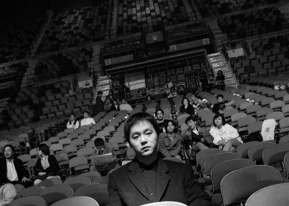 黑豹栾树:低调的传奇,摇滚的不朽之魂 黑豹乐队,这支在中国摇滚乐坛