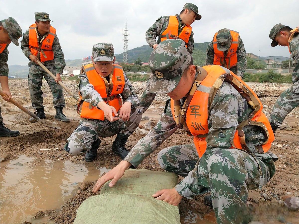 法律视角下的抗洪英雄:子弟兵紧急救援的法律义务与担当 1998年特大