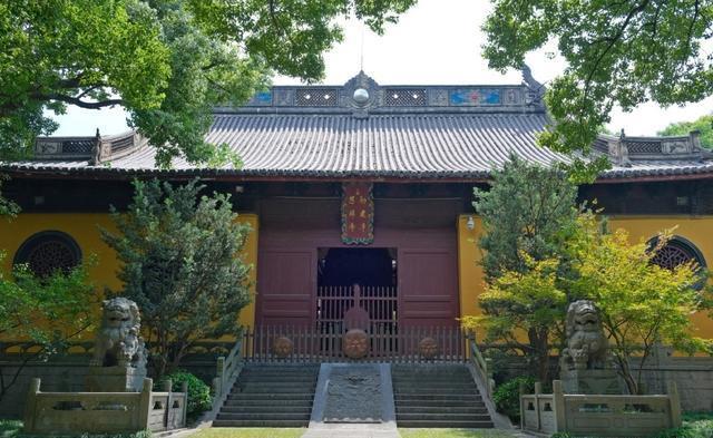 杭州千年古刹独家新景上线:杜鹃花禅路惊艳亮相!