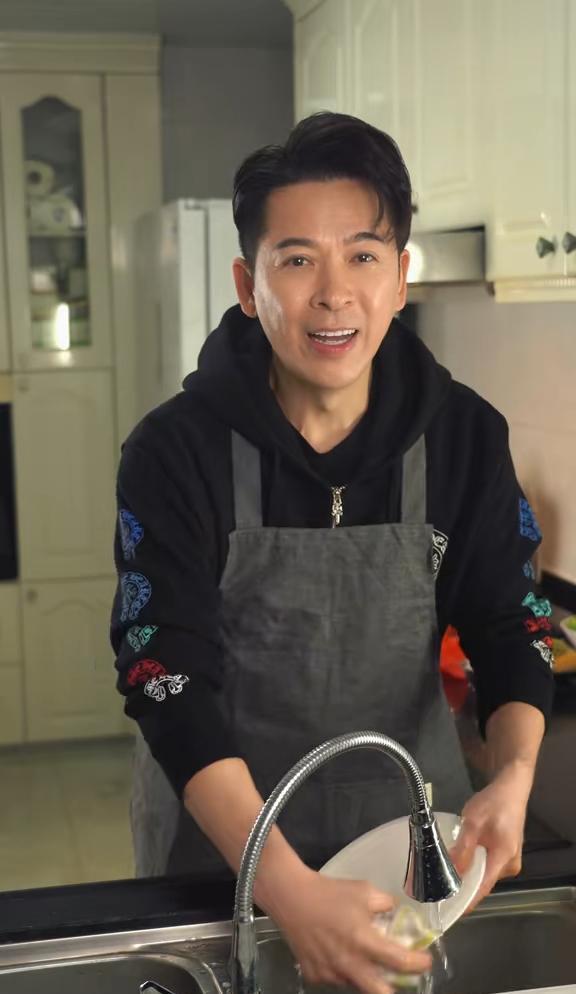 港星郭政鸿的商业智慧:出轨风波后,如何北上吸金并分享致富之道