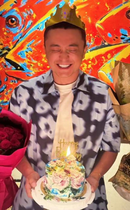 尼格买提生日快乐 央视著名主持人尼格买提迎来了他41岁的生日,他在