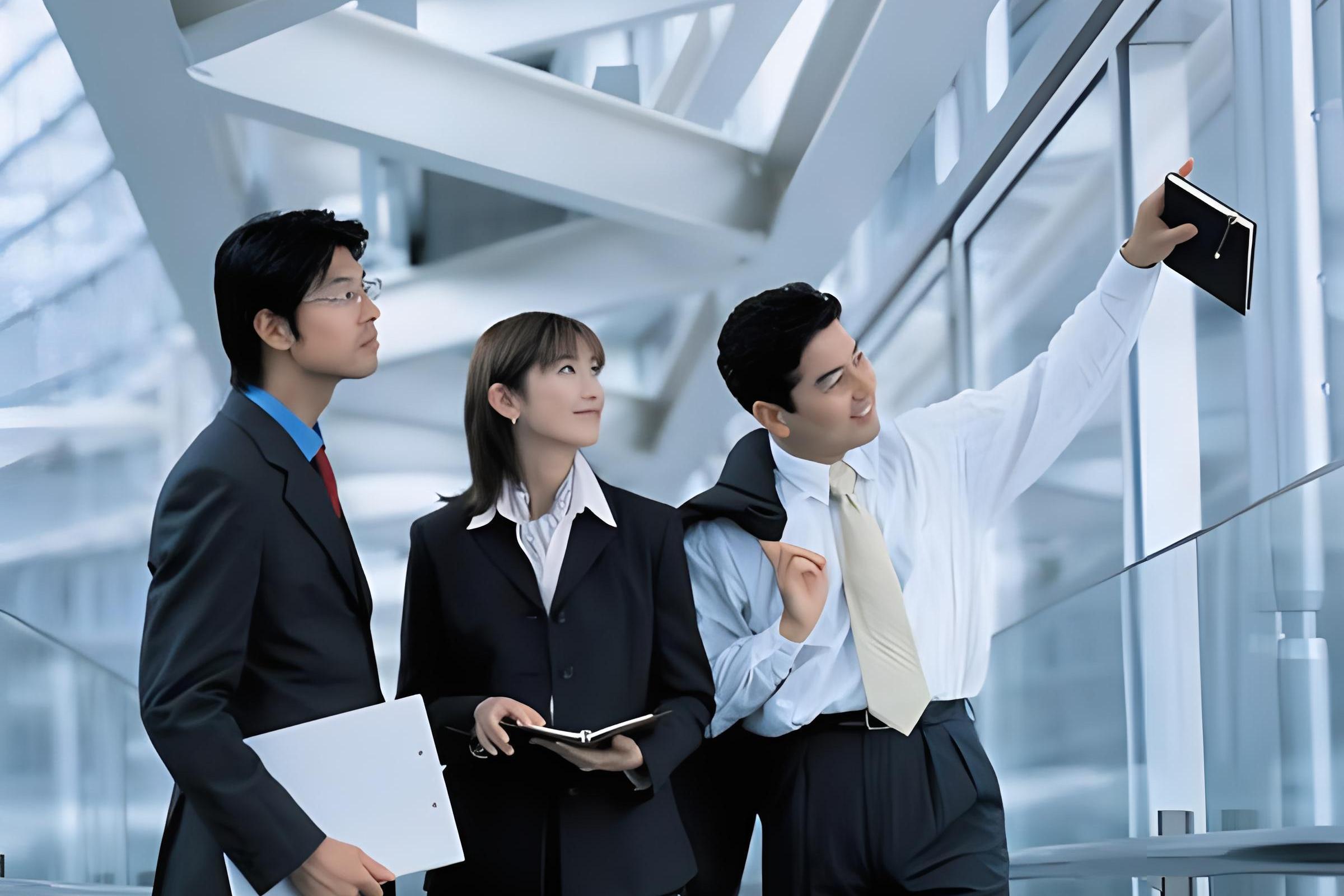 展现高情商智慧 职场中,裁员风波,领导考验,人事调整等挑战无处不在