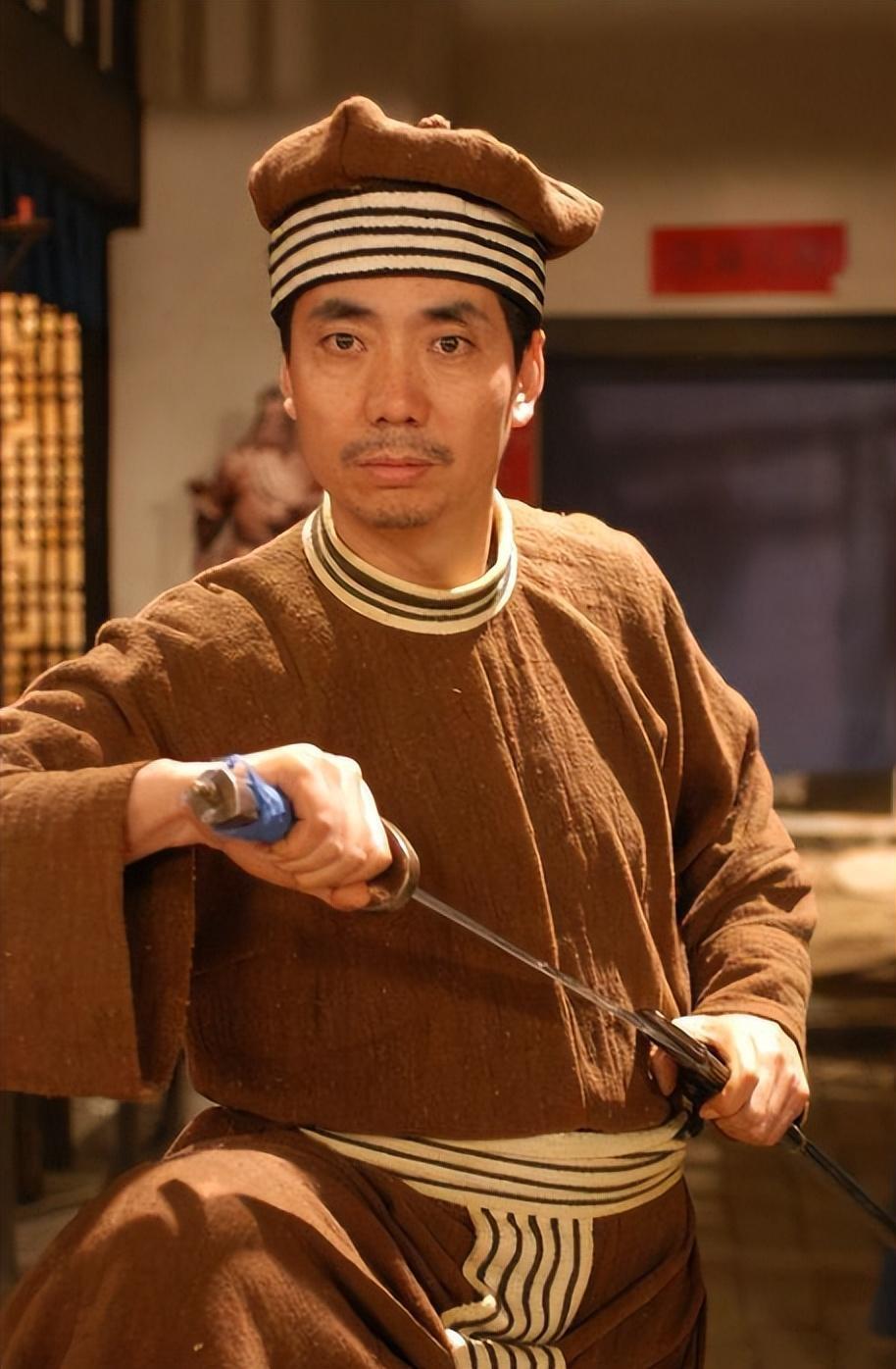 《炊事班的故事》获得"金星奖最佳男主角",因电视剧《武林外传》深入