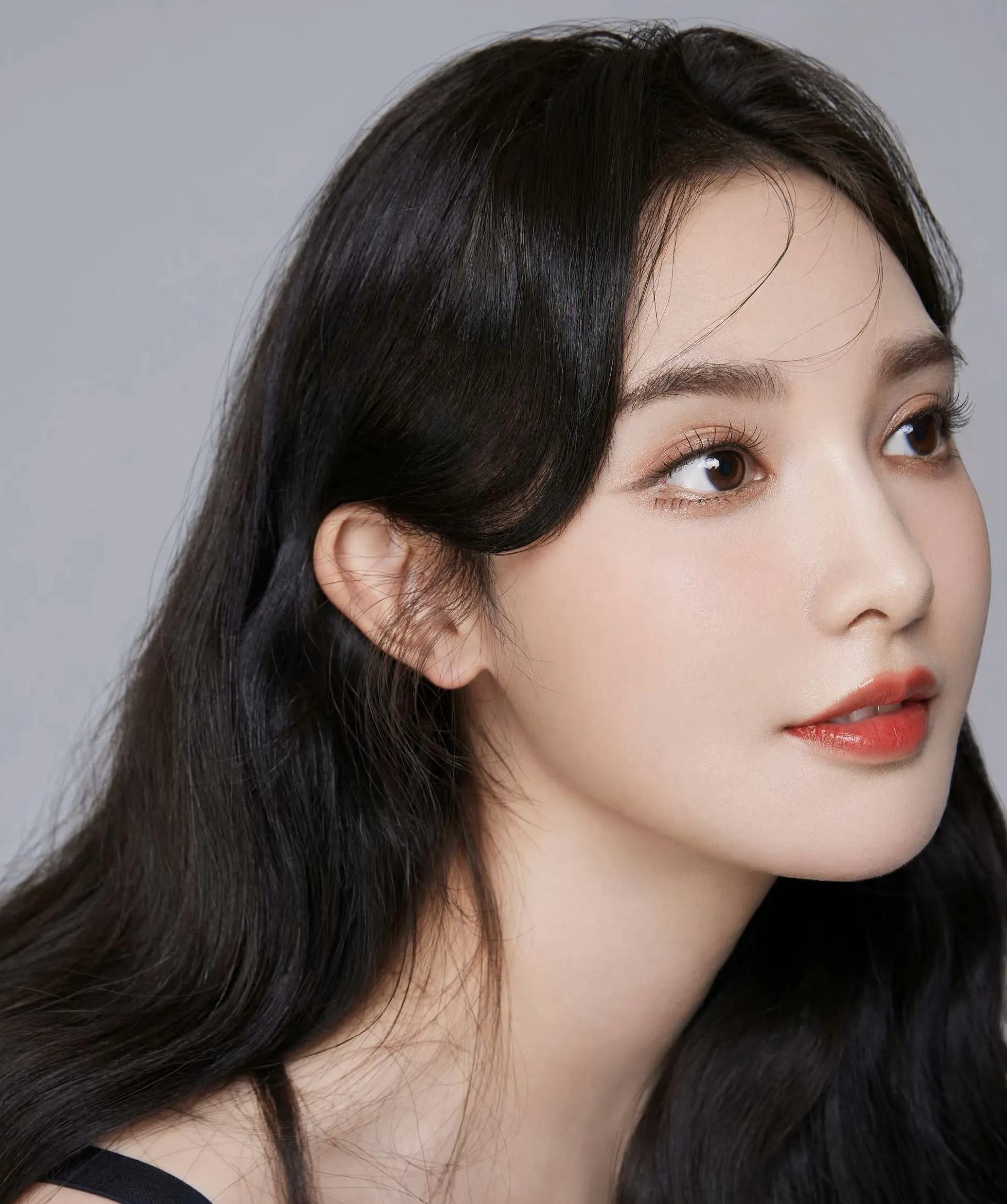 彭小苒:实力与机遇的较量 彭小苒是一个名字中透着甜美与活力的女演员