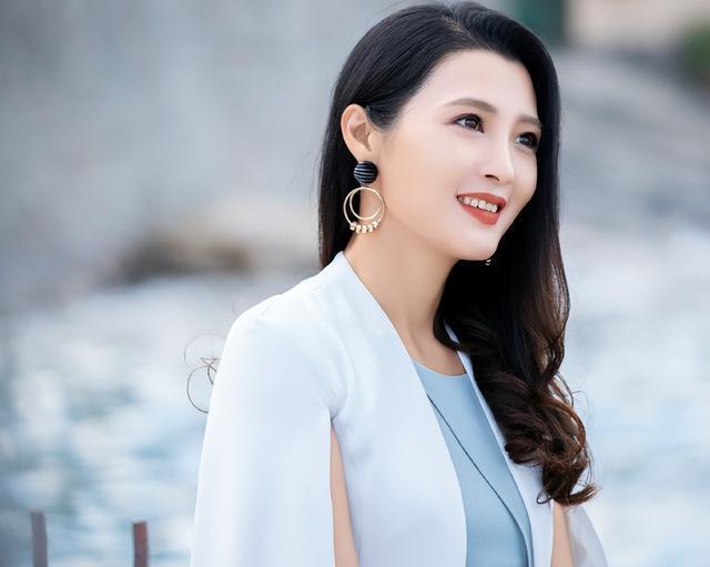 美女白庆琳:活成自己的老公