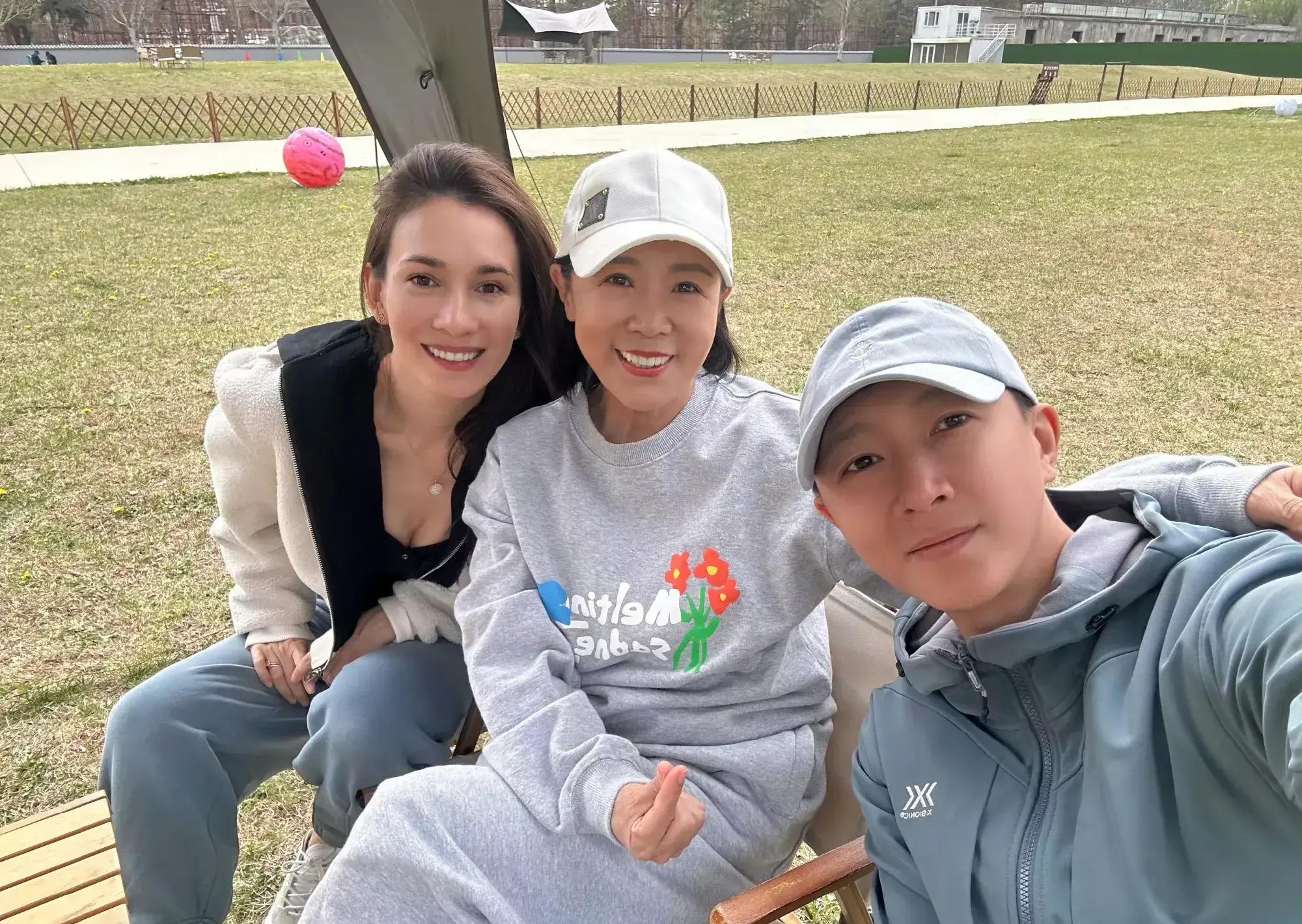 卢靖姗赞婆婆为最佳奶奶,婆媳情深似母女,韩庚家庭幸福美满 卢靖姗为