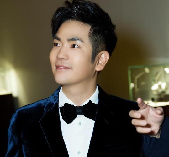 张晓龙:演艺传奇背后的坚持与家庭幸福之道 张晓龙,这位实力派演员,以