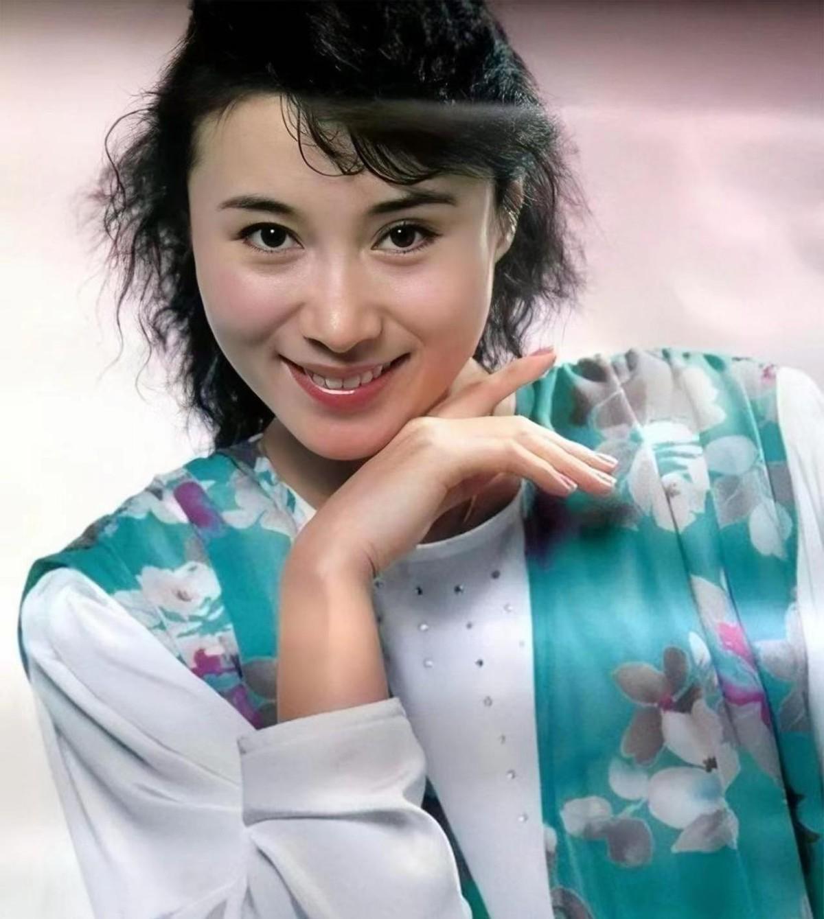 1982年的电影《少林寺》造就了功夫巨星李连杰,同时也让牧羊女丁岚