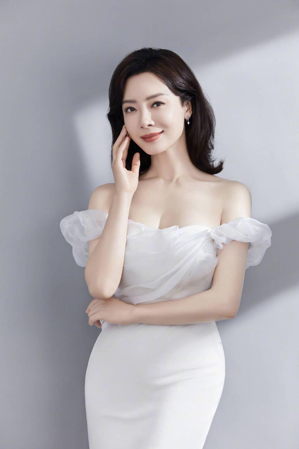 她用实力演绎了娱乐圈的逆袭之路 在众多娱乐圈的风云人物中,陈数以其