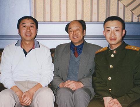 冯巩的徒子徒孙:共谱辉煌舞台 冯巩是中国娱乐界备受尊重和敬佩的艺术