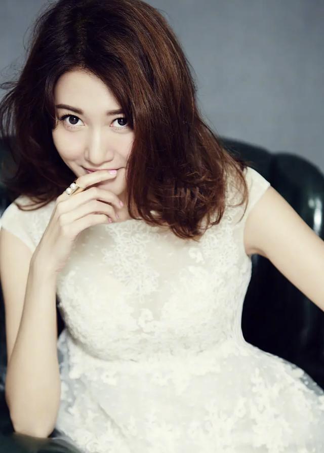 演员高露:隐婚生子是最正确的决定 高露是一位与众不同的女演员,不仅