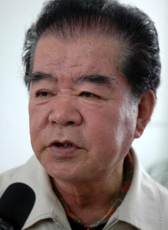 郭颂,这位曾以一曲《乌苏里船歌》震撼乐坛的歌唱家,其生涯充满了辉煌