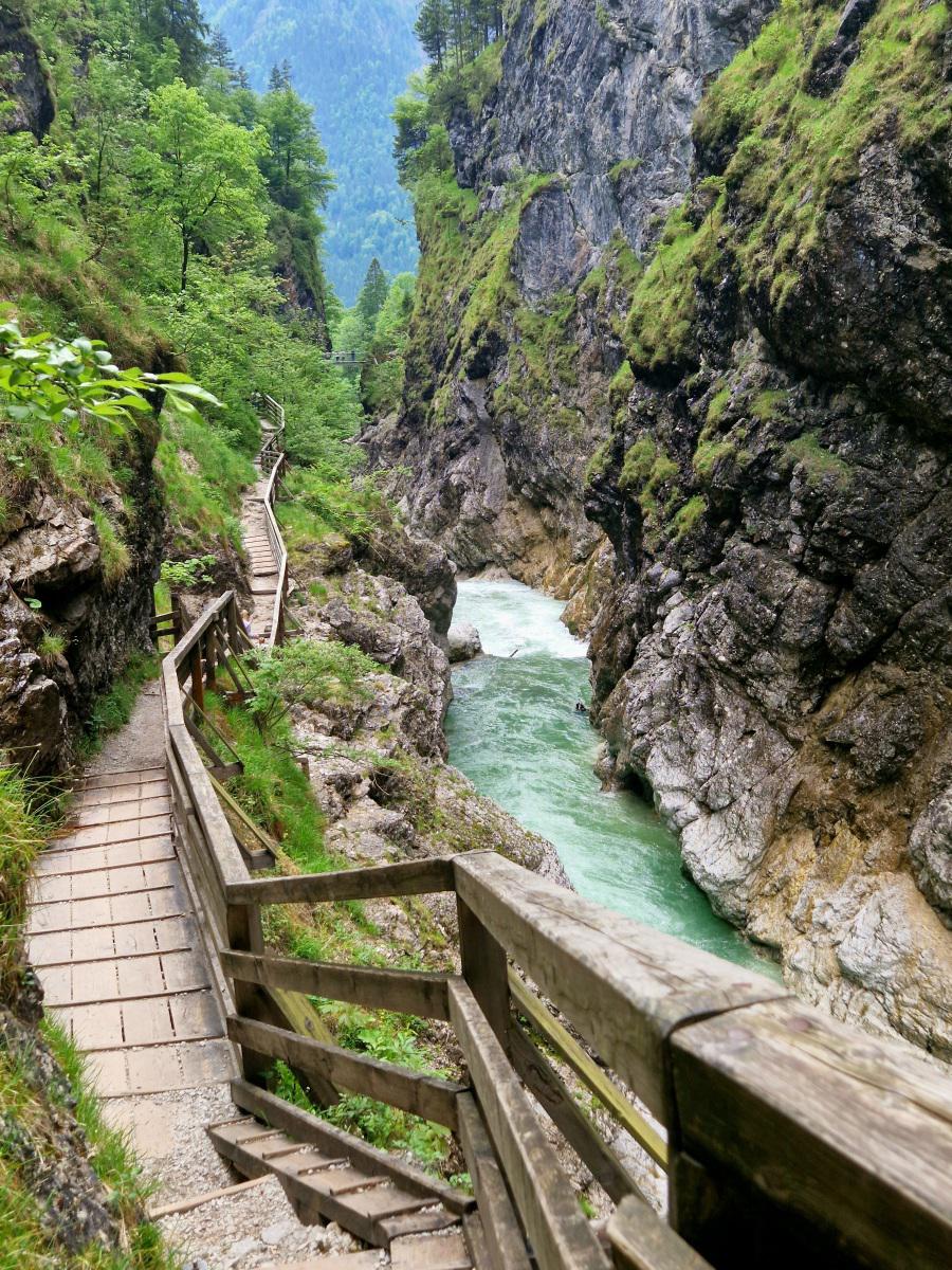乌江源百里画廊化屋基:中国西南的秘境 乌江源百里画廊化屋基,藏在