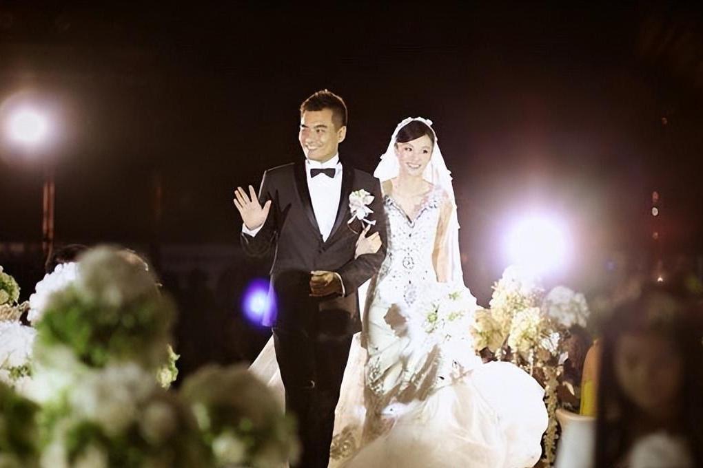 陈龙章龄之结婚12周年:爱情历久弥新,儿时照片见证深厚缘分 章龄之在