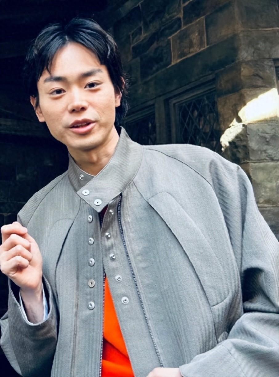 菅田将晖:狗啃刘海惊呆网友 日本人气艺人菅田将晖自出道以来就被大众