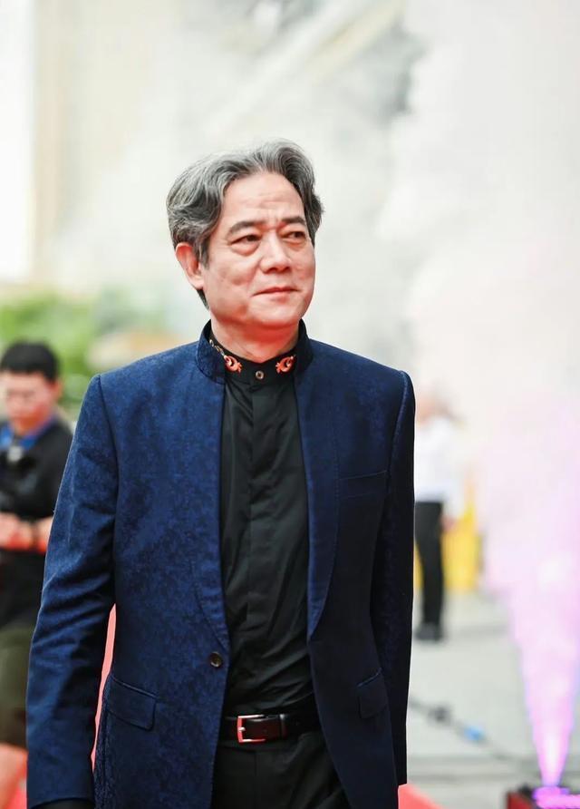 鲍大志:演艺圈的资深演员,家庭与事业的双重成功 鲍大志,一位来自北京