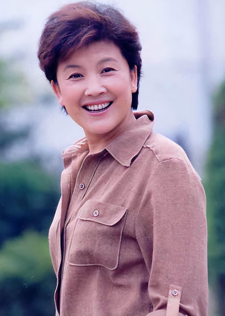 宋春丽:演艺传奇,母爱回归,坚守与突破的荧屏人生 宋春丽,这位演艺界