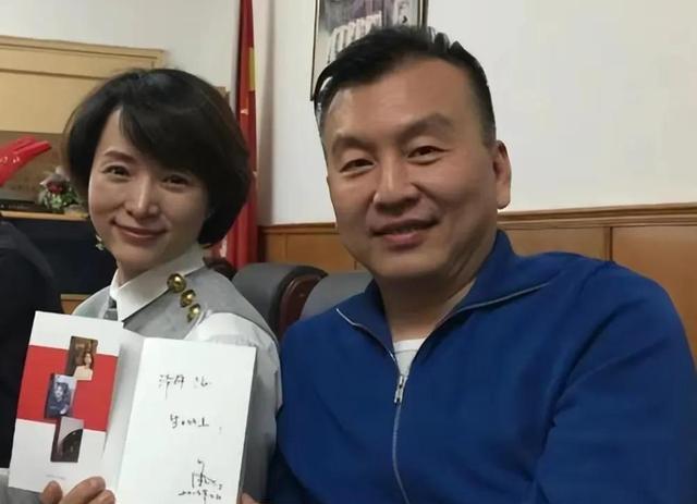张泽群:55岁老来得子,妻子身份成迷 张泽群,央视主播,六次登上春晚