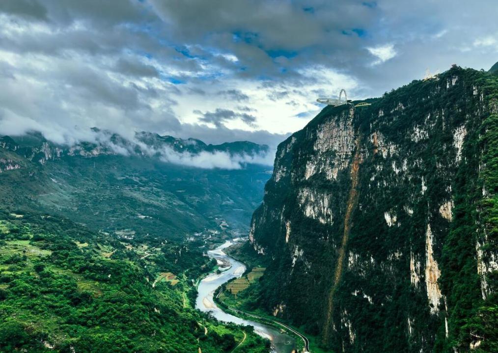 个旧与宣威:云南两颗璀璨的明珠 在云南的群山环抱中,个旧与宣威两座