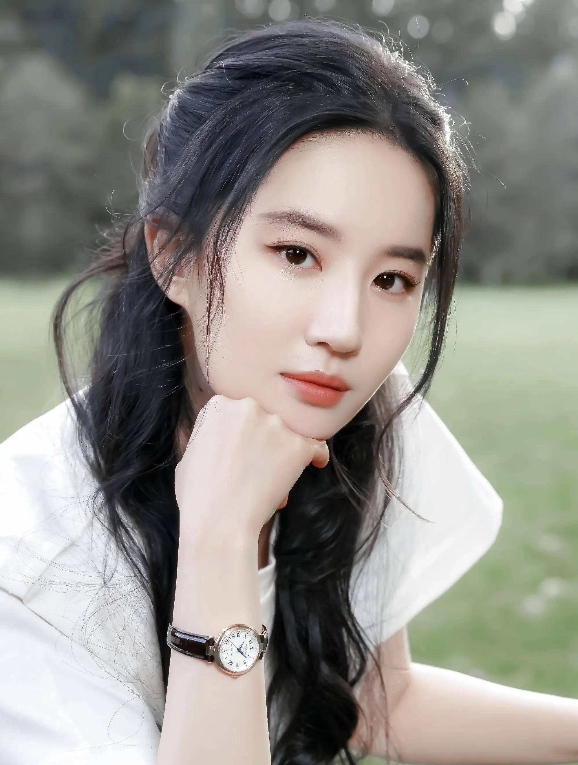 刘亦菲:健康有力量的美 刘亦菲的美丽,不仅仅是外表上的,更是内心的