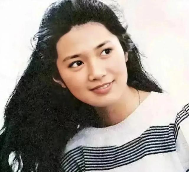 李芸:跨国婚姻后,再度步入婚姻殿堂的演员 李芸,一位曾红极一时的演员