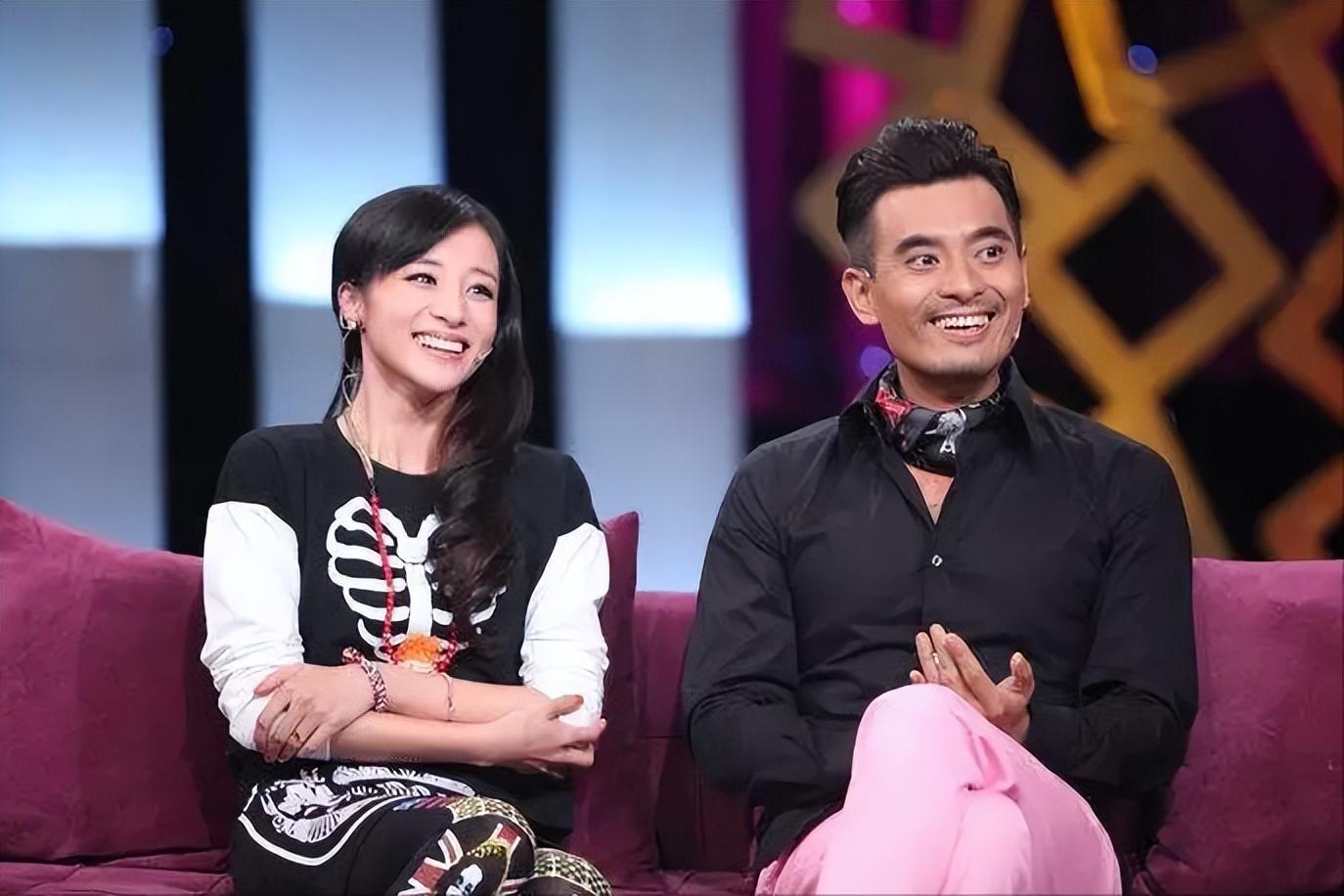 陈龙:从闪婚到事业巅峰,他与章龄之的爱情与成功之路 陈龙,一位在娱乐
