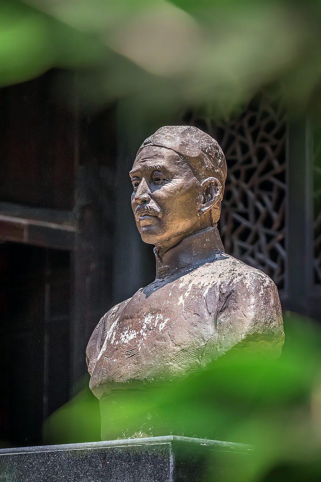 独立思考 在信息爆炸的时代,我们常常依赖他人的观点和经验来认知世界