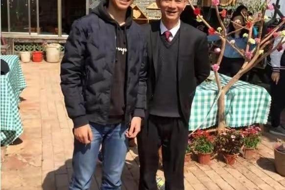 张岳与儿子的十九年:爱与陪伴的生活纪实 2021年3月,埃默里大学哲学