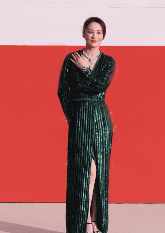 电影节如期而至,15部佳片竞逐"天坛奖"荣誉,红毯上的明星们精心打扮