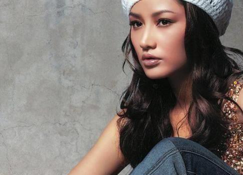 瞿颖:从超模到全能艺人 瞿颖曾是我们小时候熟悉的模特和演员,她以