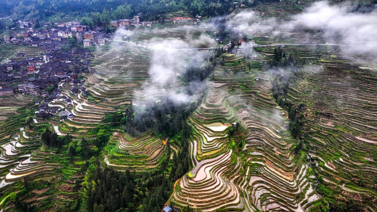 这里山川如画,民族风情独特,是自然与人文交织的绝美之地.